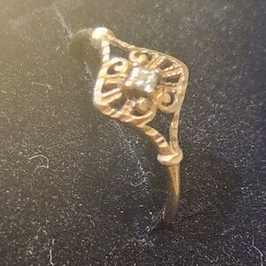 Vintage 10k gold with natural diamond accent ring